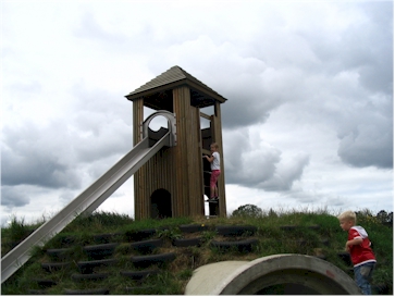 Uitkijktoren met glijbaan